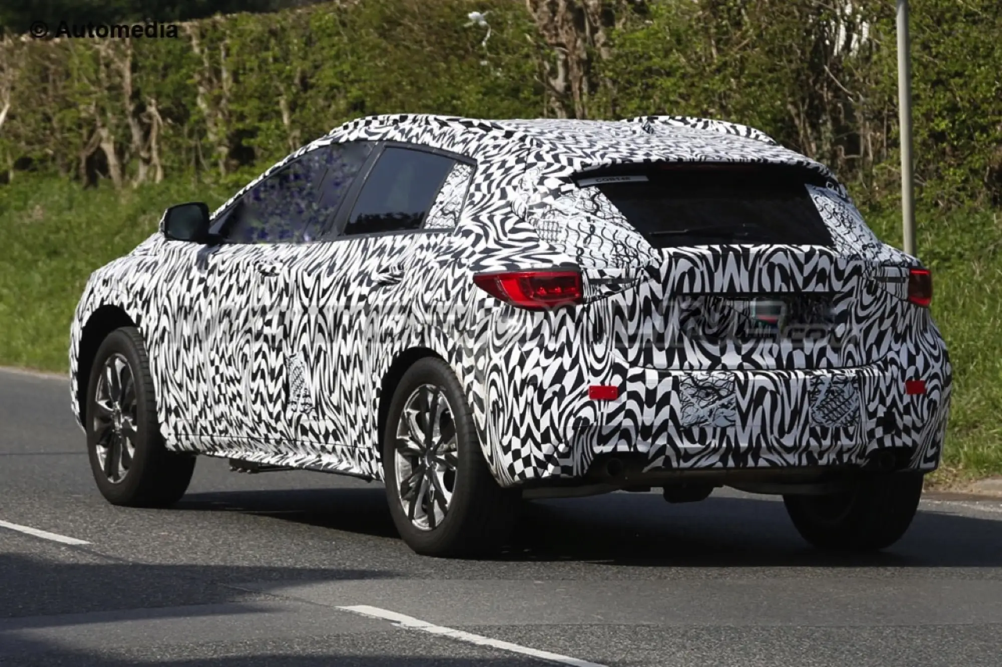 Infiniti QX30 2016 - Foto spia 21-04-2015 - 8