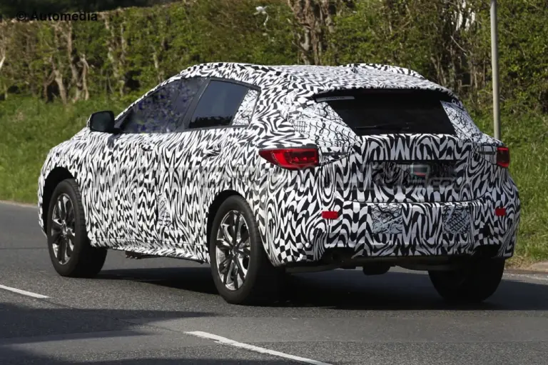 Infiniti QX30 2016 - Foto spia 21-04-2015 - 8