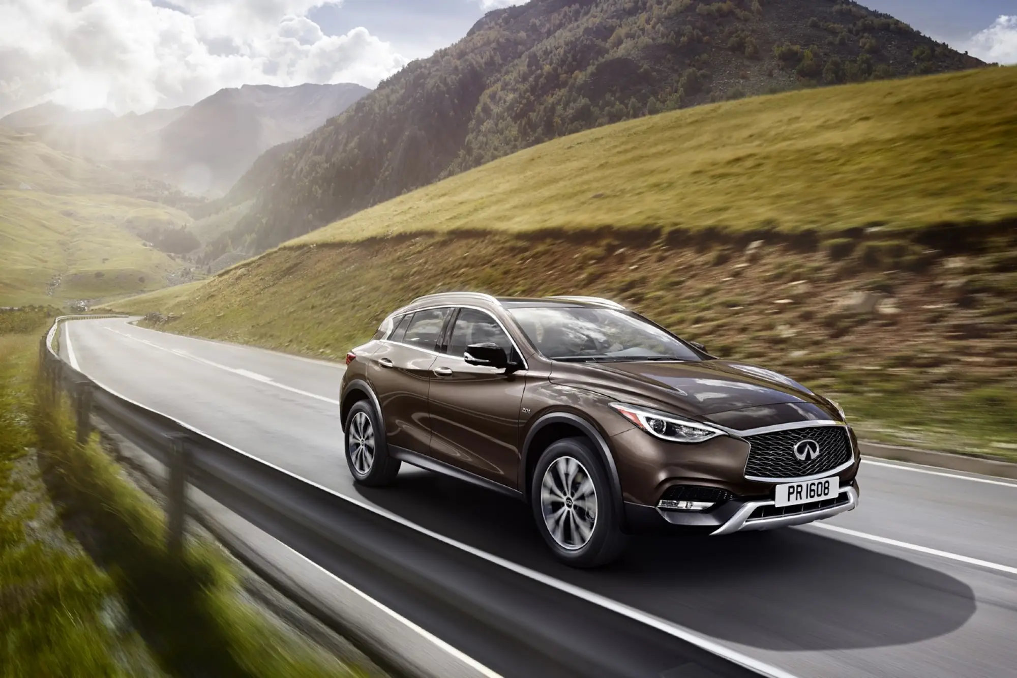 Infiniti QX30 - 13
