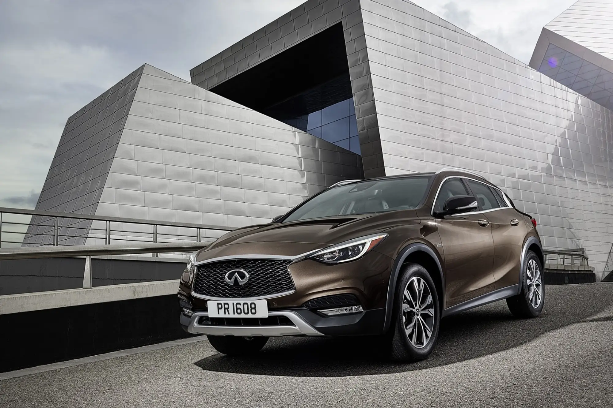 Infiniti QX30 - 15