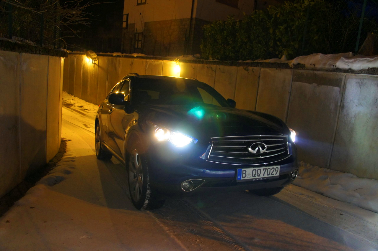 Infiniti QX70 3.7 S - Prova su strada 2015