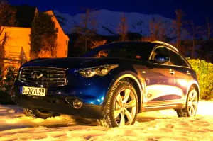 Infiniti QX70 3.7 S - Prova su strada 2015