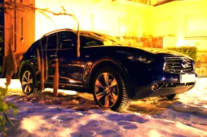 Infiniti QX70 3.7 S - Prova su strada 2015