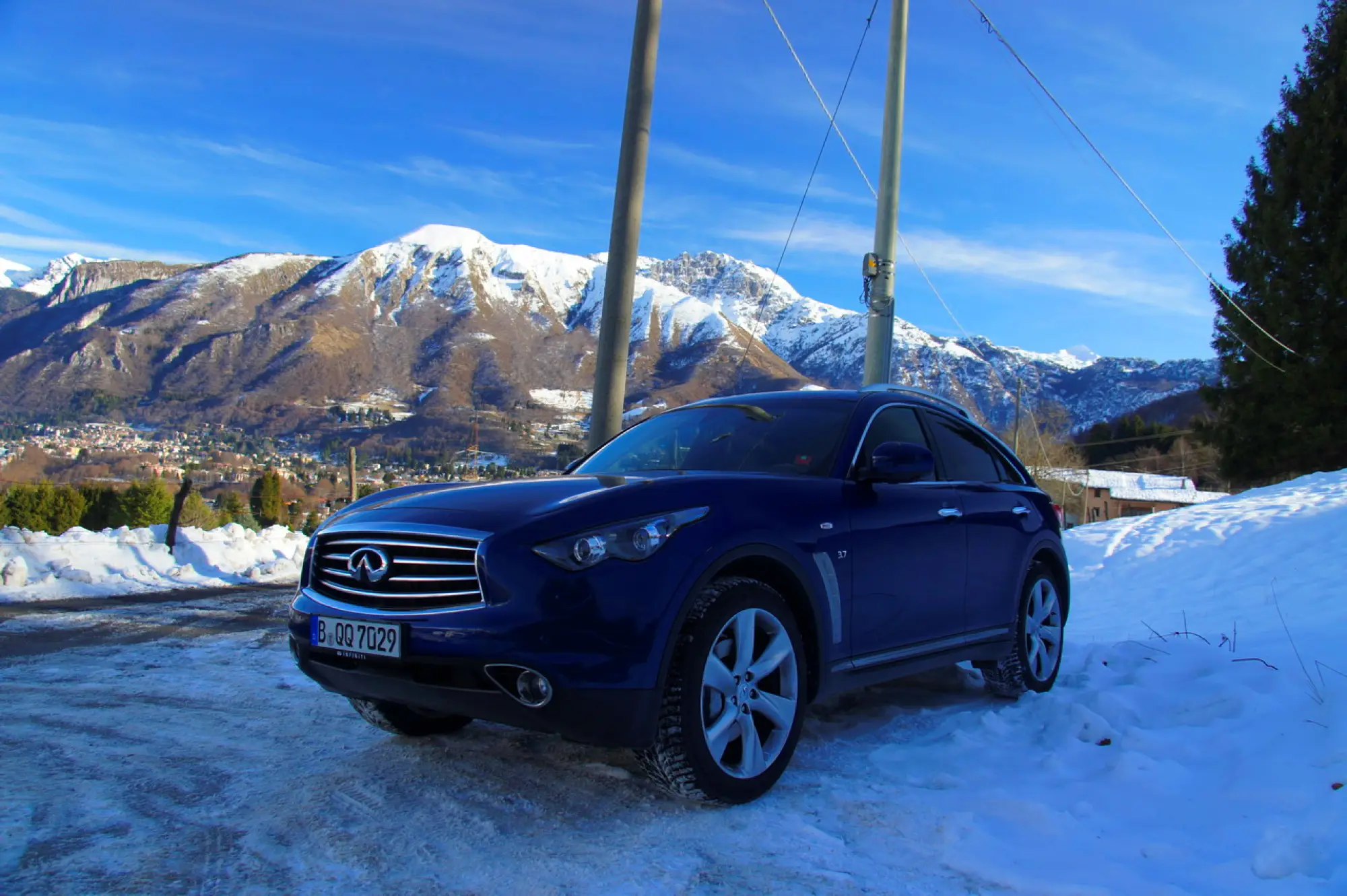 Infiniti QX70 3.7 S - Prova su strada 2015 - 12