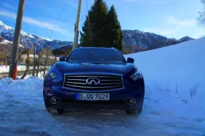 Infiniti QX70 3.7 S - Prova su strada 2015
