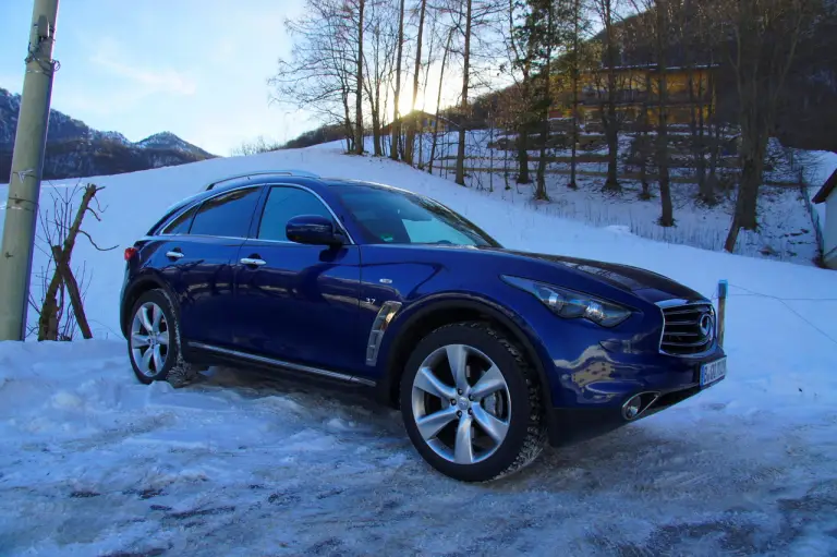 Infiniti QX70 3.7 S - Prova su strada 2015 - 14