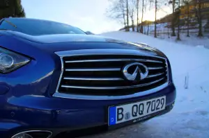 Infiniti QX70 3.7 S - Prova su strada 2015