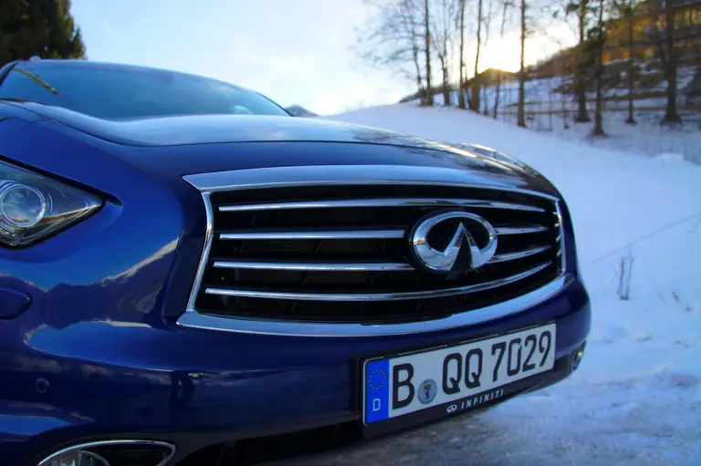 Infiniti QX70 3.7 S - Prova su strada 2015 - 17