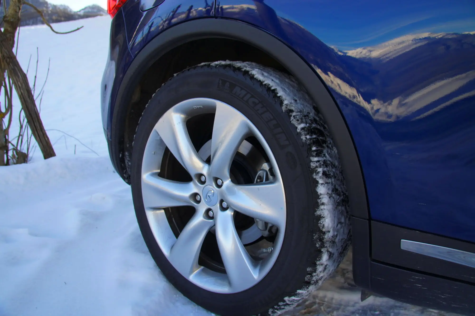 Infiniti QX70 3.7 S - Prova su strada 2015 - 23