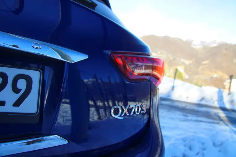 Infiniti QX70 3.7 S - Prova su strada 2015 - 25