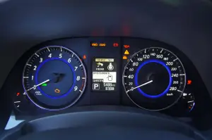 Infiniti QX70 3.7 S - Prova su strada 2015