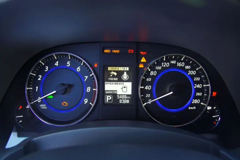 Infiniti QX70 3.7 S - Prova su strada 2015 - 29