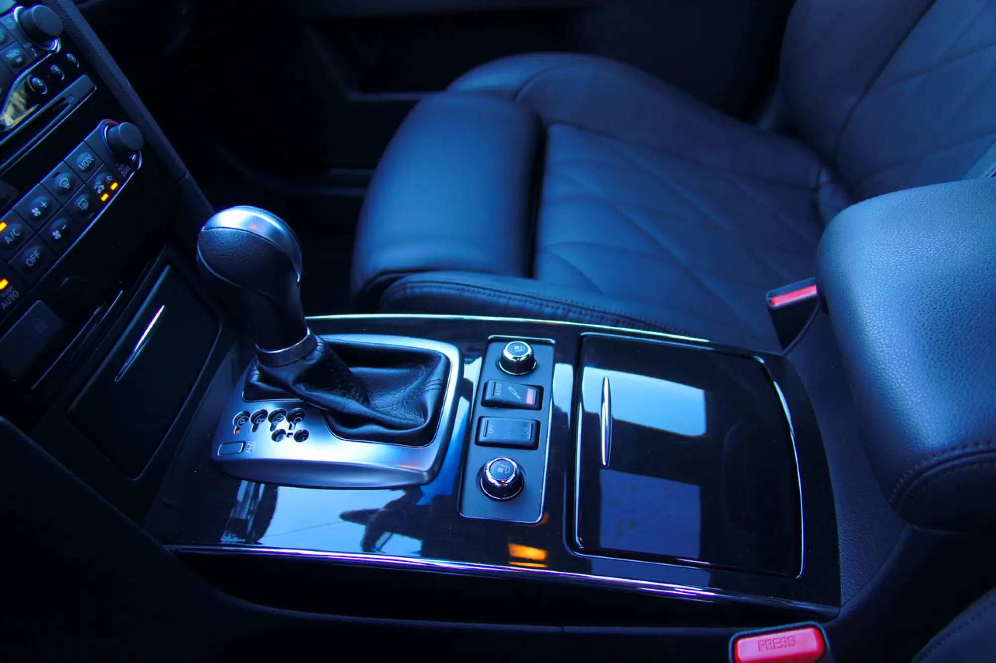 Infiniti QX70 3.7 S - Prova su strada 2015 - 33