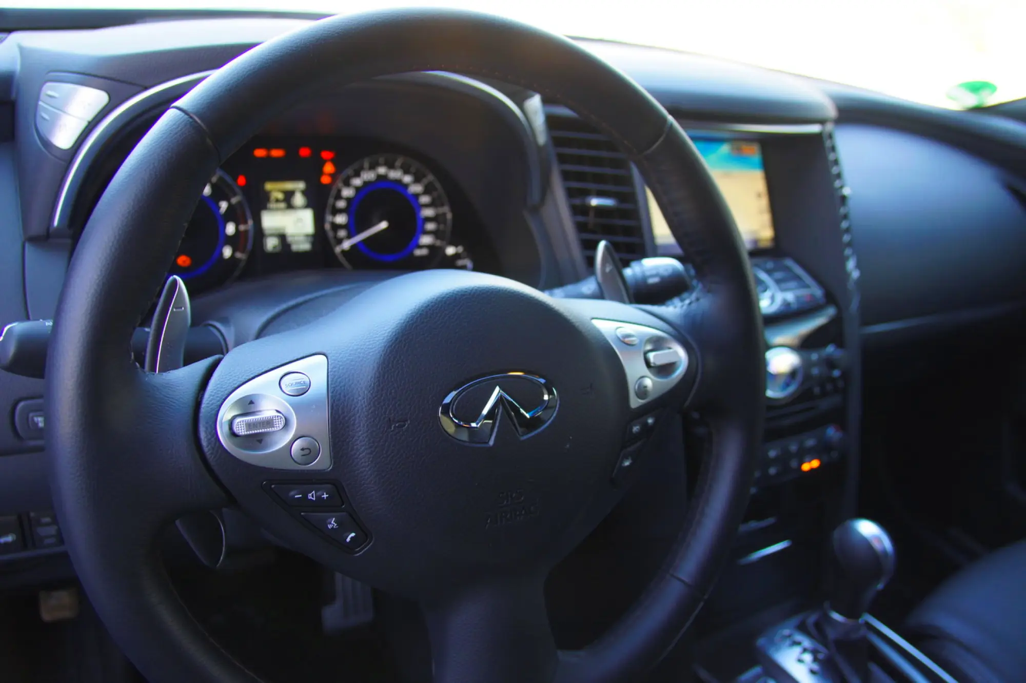 Infiniti QX70 3.7 S - Prova su strada 2015 - 34