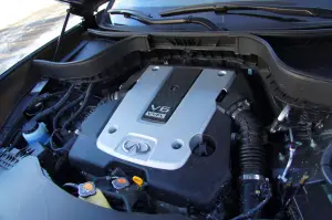 Infiniti QX70 3.7 S - Prova su strada 2015