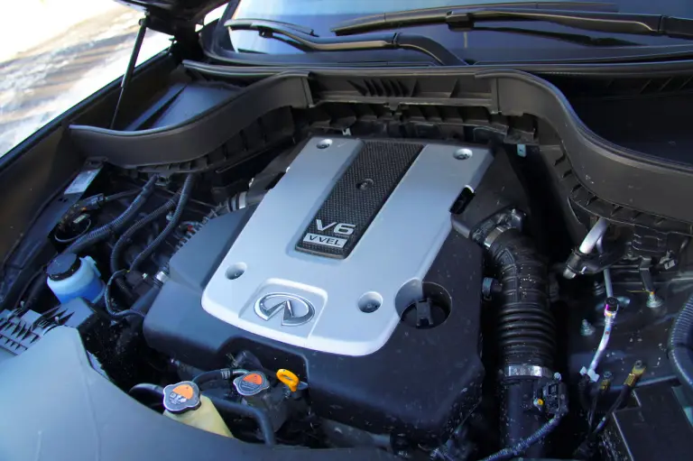 Infiniti QX70 3.7 S - Prova su strada 2015 - 35