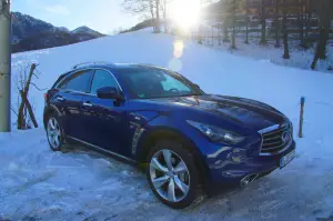 Infiniti QX70 3.7 S - Prova su strada 2015