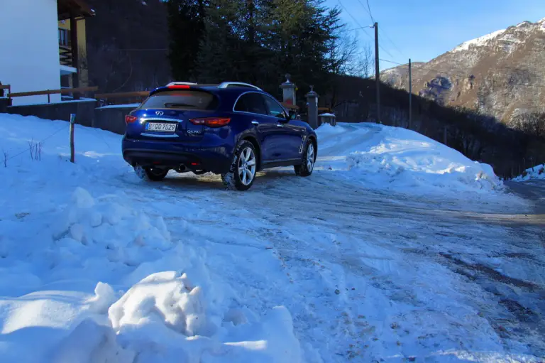 Infiniti QX70 3.7 S - Prova su strada 2015 - 47