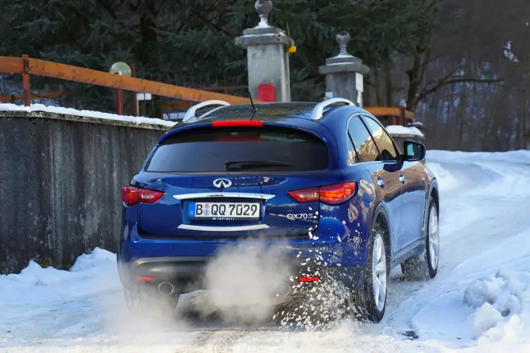 Infiniti QX70 3.7 S - Prova su strada 2015 - 49