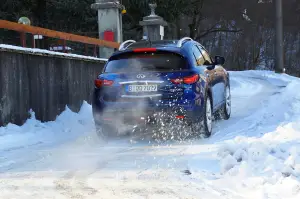 Infiniti QX70 3.7 S - Prova su strada 2015