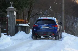 Infiniti QX70 3.7 S - Prova su strada 2015