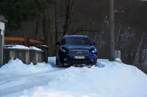 Infiniti QX70 3.7 S - Prova su strada 2015