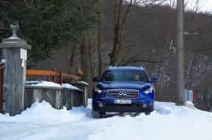 Infiniti QX70 3.7 S - Prova su strada 2015