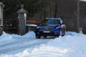 Infiniti QX70 3.7 S - Prova su strada 2015
