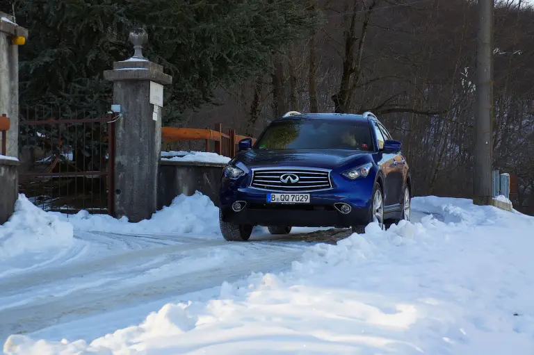 Infiniti QX70 3.7 S - Prova su strada 2015 - 55