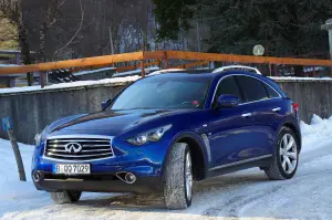 Infiniti QX70 3.7 S - Prova su strada 2015