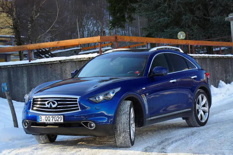 Infiniti QX70 3.7 S - Prova su strada 2015 - 56