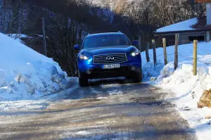 Infiniti QX70 3.7 S - Prova su strada 2015