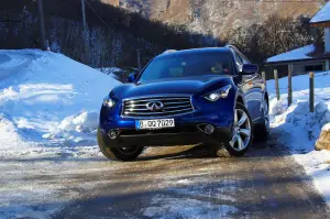 Infiniti QX70 3.7 S - Prova su strada 2015