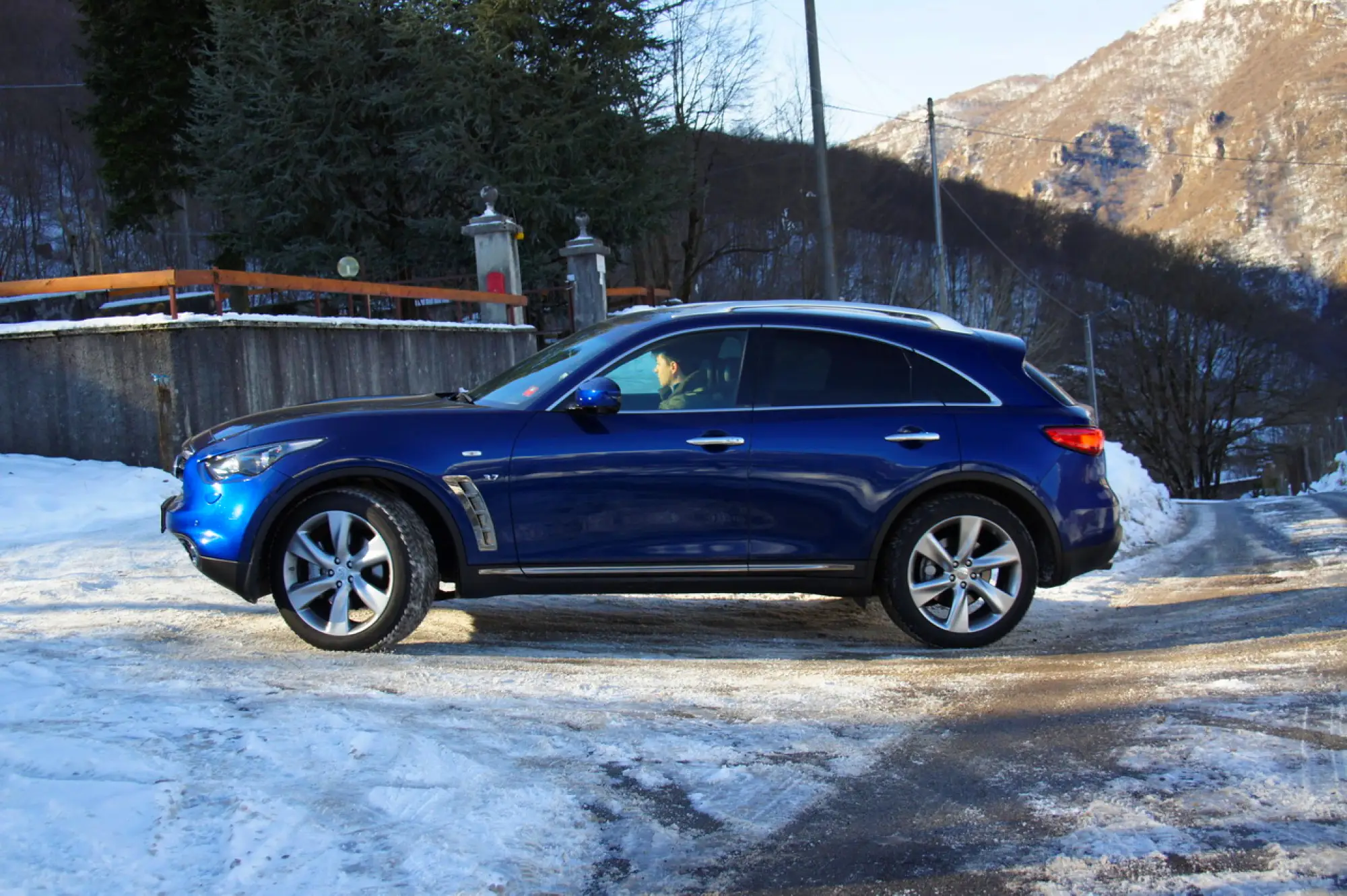 Infiniti QX70 3.7 S - Prova su strada 2015 - 63