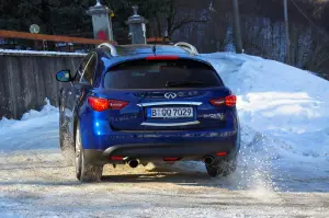 Infiniti QX70 3.7 S - Prova su strada 2015
