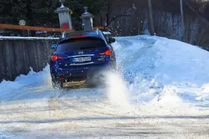 Infiniti QX70 3.7 S - Prova su strada 2015