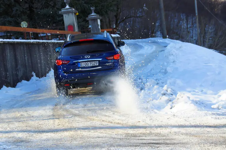 Infiniti QX70 3.7 S - Prova su strada 2015 - 66