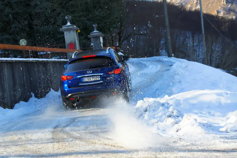 Infiniti QX70 3.7 S - Prova su strada 2015 - 68