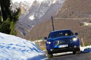 Infiniti QX70 3.7 S - Prova su strada 2015