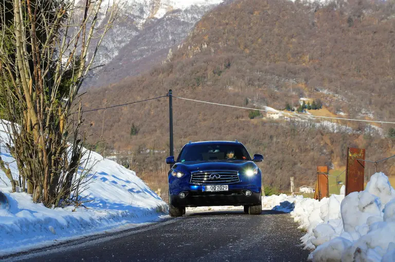 Infiniti QX70 3.7 S - Prova su strada 2015 - 72