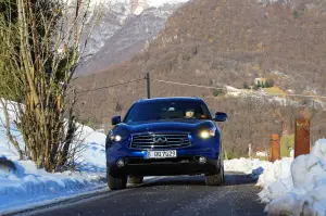 Infiniti QX70 3.7 S - Prova su strada 2015