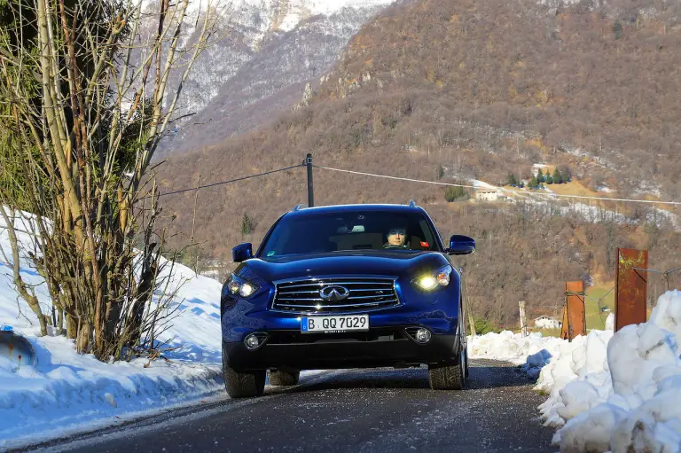 Infiniti QX70 3.7 S - Prova su strada 2015 - 73