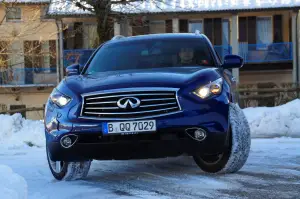 Infiniti QX70 3.7 S - Prova su strada 2015