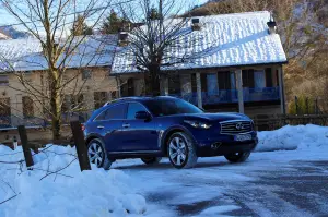 Infiniti QX70 3.7 S - Prova su strada 2015
