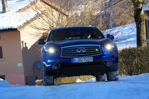 Infiniti QX70 3.7 S - Prova su strada 2015