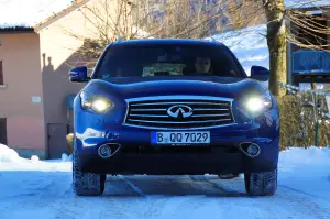 Infiniti QX70 3.7 S - Prova su strada 2015