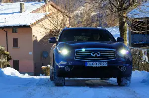 Infiniti QX70 3.7 S - Prova su strada 2015