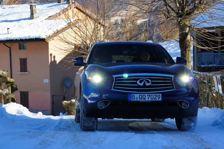 Infiniti QX70 3.7 S - Prova su strada 2015 - 83