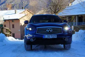 Infiniti QX70 3.7 S - Prova su strada 2015