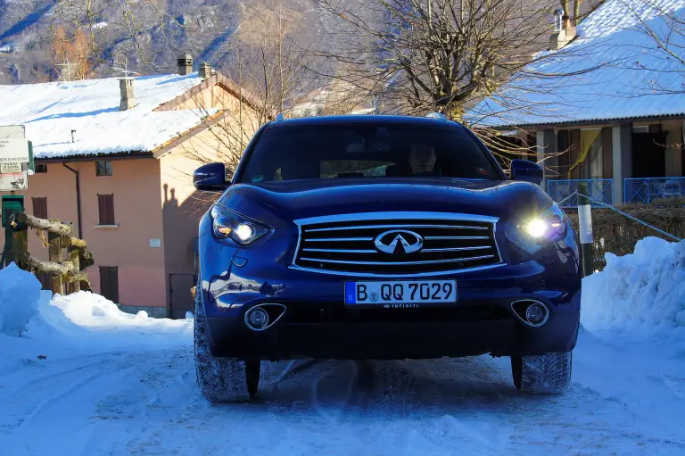 Infiniti QX70 3.7 S - Prova su strada 2015 - 86